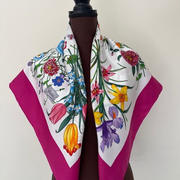 New Gucci Scarf Flora White Pink Border Multicolor Silk Wrap with Gucci Gift Box - Picture 2 of 15